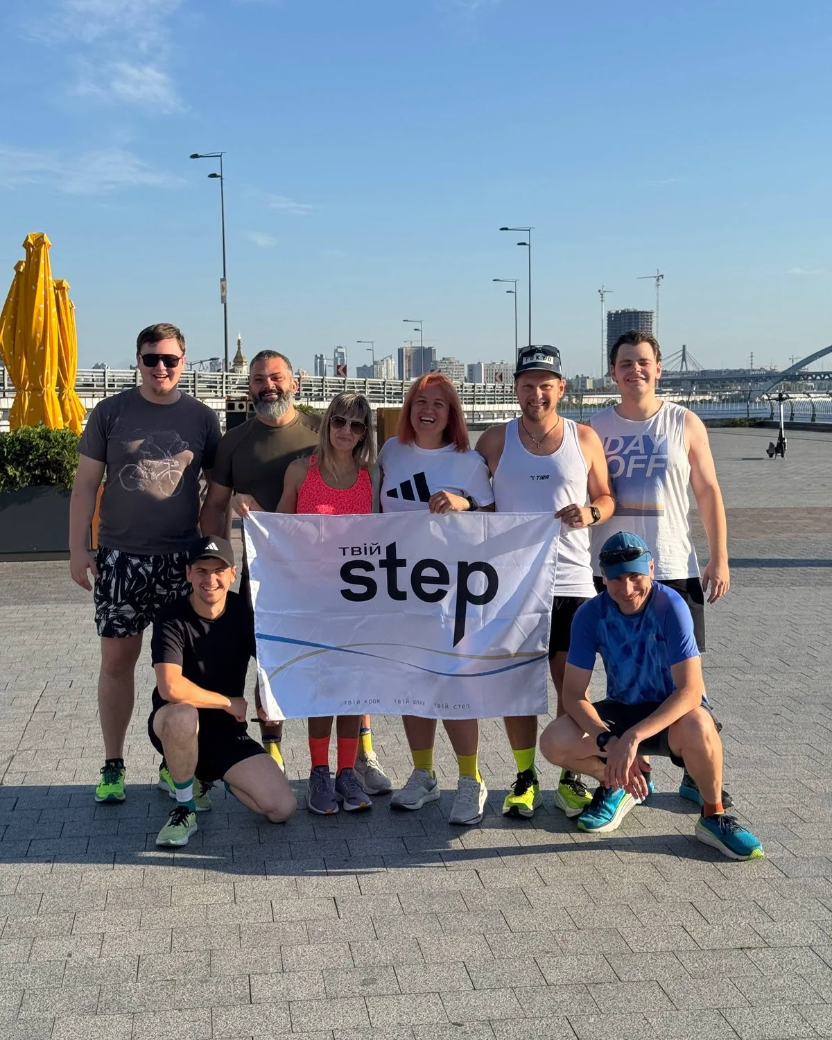 Учасники Tviy STEP після спільного руху з прапором клубу